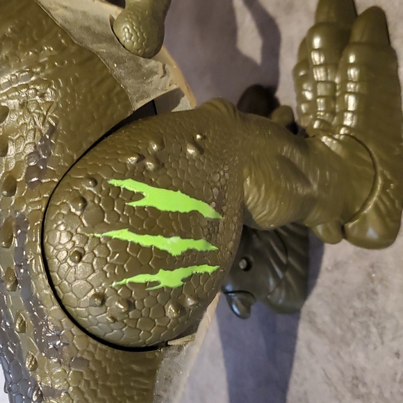 Zuru Dinosaur Chomping and Walking  Action Figure - Picture 2 of 11